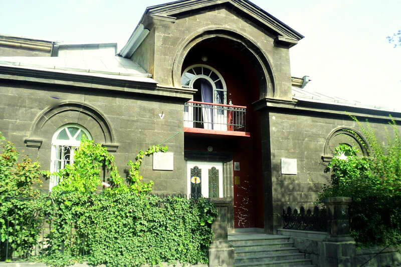 Avetik Isahakyan house museum